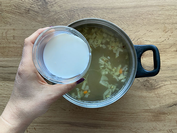 Сирний суп з броколі та вершками - ніжний та ситний