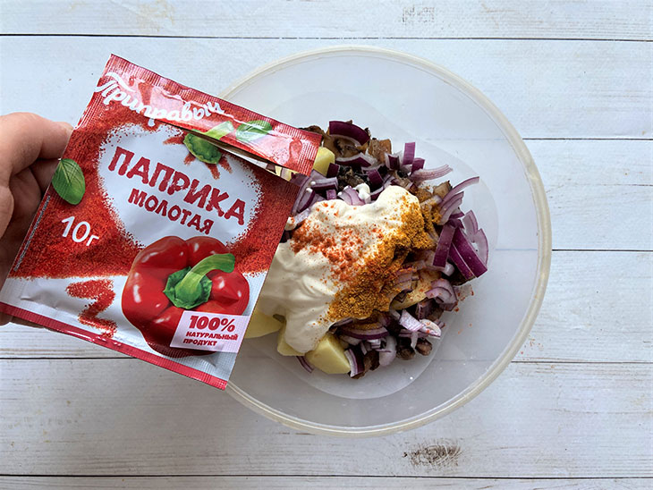 Курячі гомілки з грибами та картоплею - проста і ситна страва