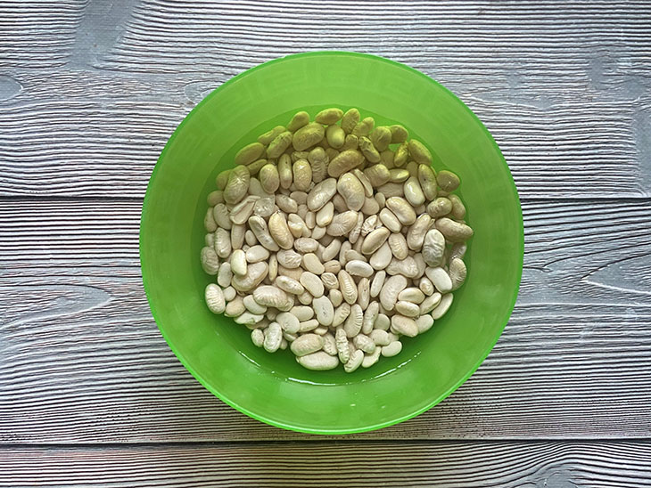 Суп з білої квасолі з песто - ніжний, поживний та оригінальний