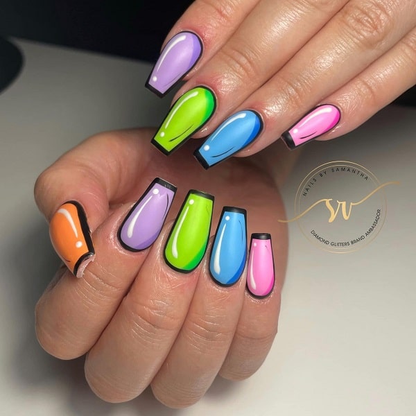 Comic nails - модний у 2023 році дизайн нігтів