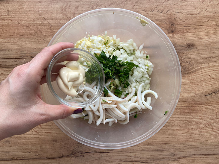 Кальмаровий салат з огірком - свіжий, легкий та соковитий