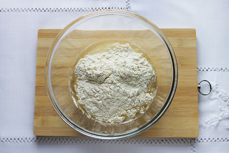 Пісний пиріг з капустою - пишний, м'який та ароматний