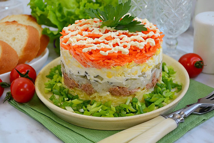 Салат по-мурманськи з печінкою тріски - ніжний та вишуканий