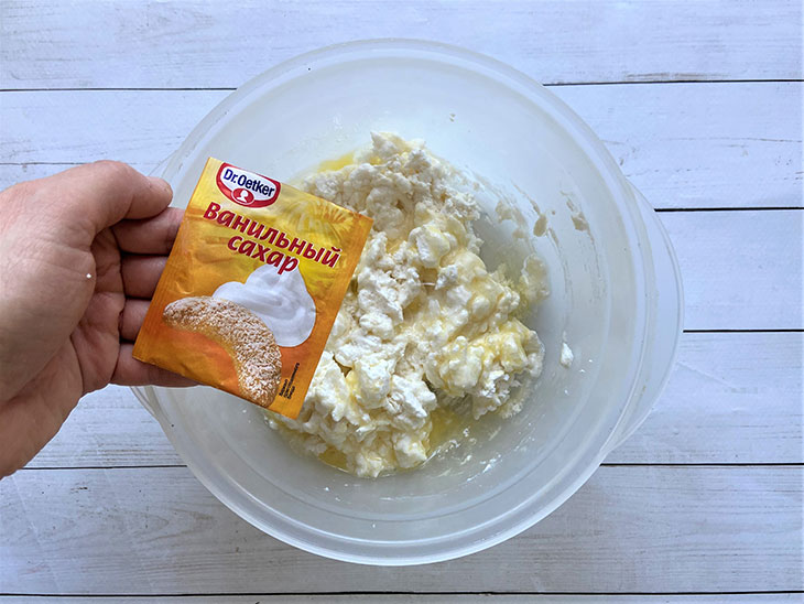 Сирні кекси з манкою - простий і смачний рецепт