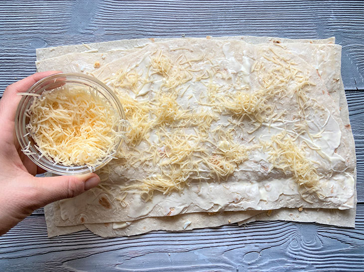 Рулет із лаваша з шинкою - цікава закуска на швидку руку