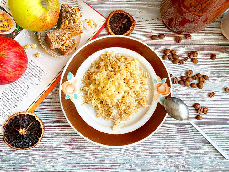 Вівсяна каша з сиром та цибулею - ситно, корисно та смачно