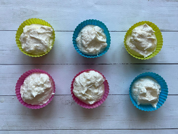 Сирні кекси з манкою - простий і смачний рецепт