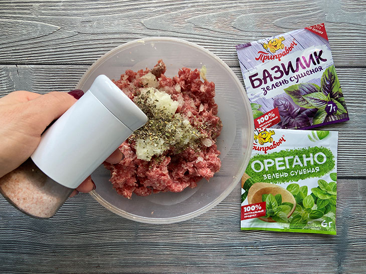 Стіжки з фаршу з помідорами в духовці - апетитно та оригінально