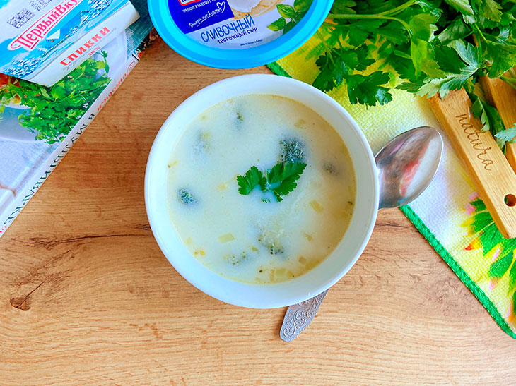 Сирний суп з броколі та вершками - ніжний та ситний