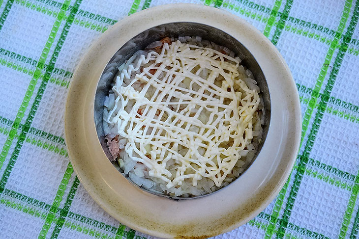 Салат по-мурманськи з печінкою тріски - ніжний та вишуканий