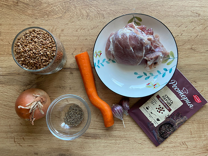 Плов із гречки зі свининою - ситна та смачна страва