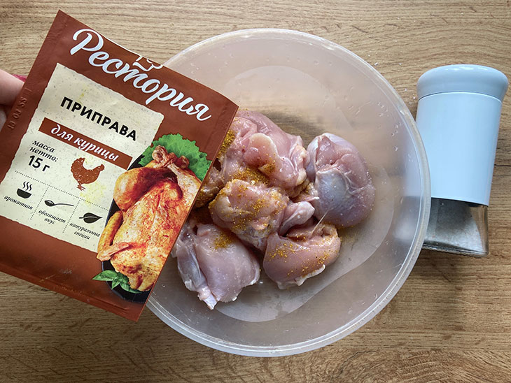 Курка в молочно-сметанному соусі - швидка та смачна страва