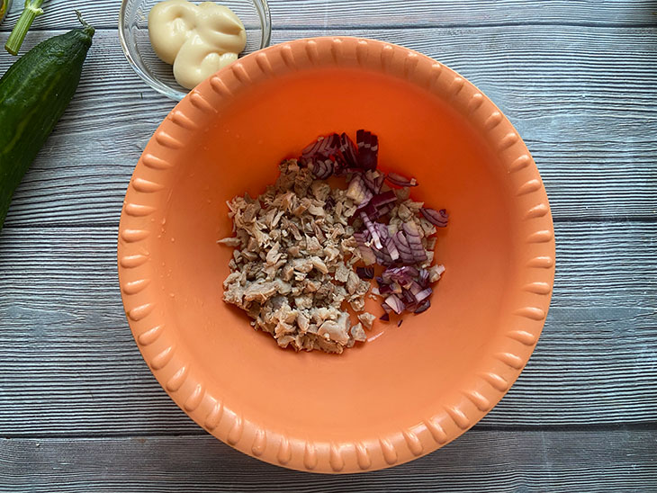 Салат з кукурудзою «Сонячний» - яскравий та апетитний.