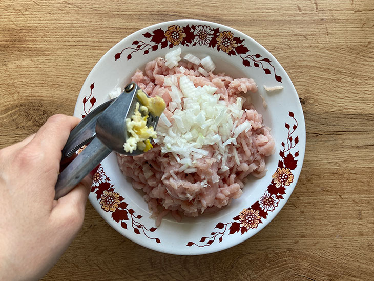 Котлети з індички на шпажках у духовці - просто, смачно та ошатно