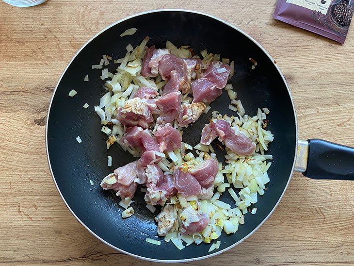 Плов із гречки зі свининою - ситна та смачна страва