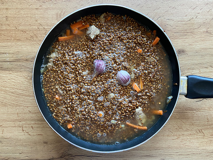 Плов із гречки зі свининою - ситна та смачна страва