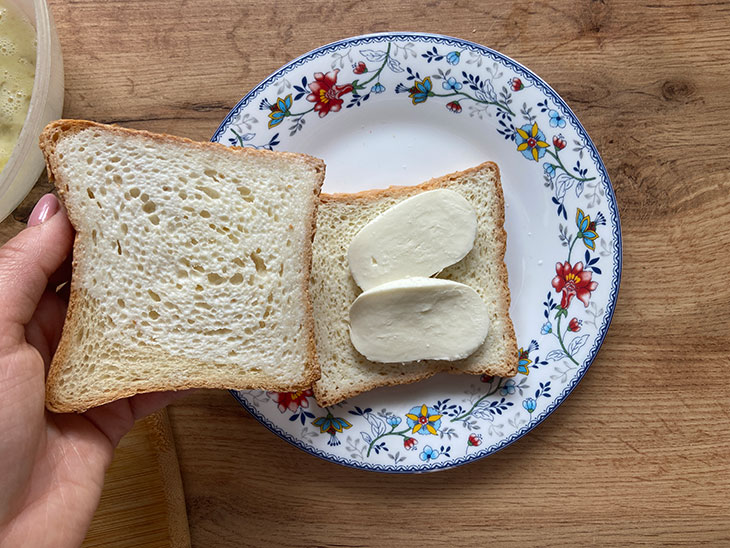 Сендвічі з моцарелою - просто, смачно та швидко