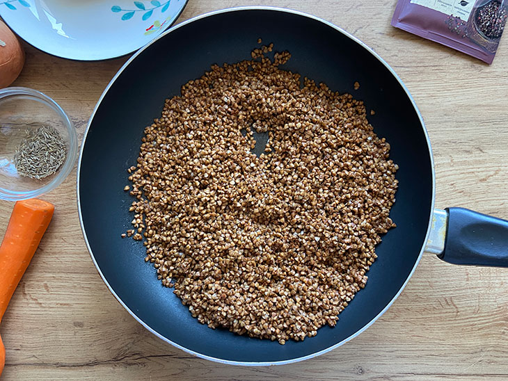 Плов із гречки зі свининою - ситна та смачна страва