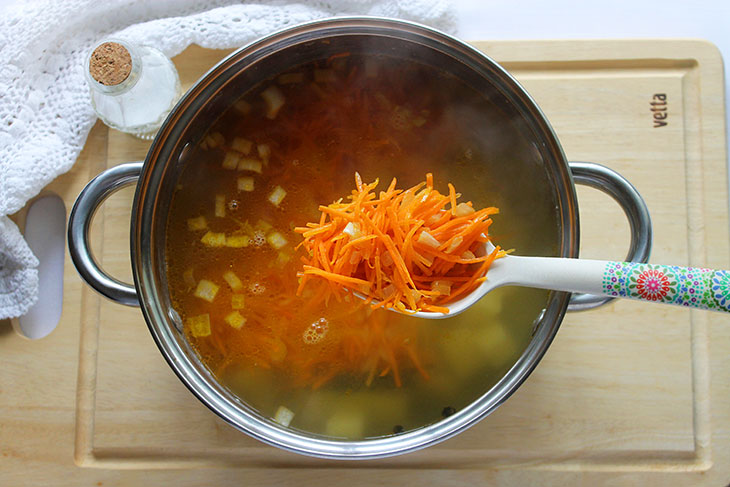 Щи з молодої капусти – ніжний смак та найтонший аромат