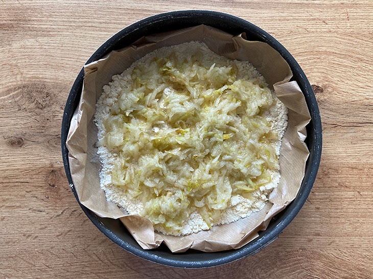 Насипний пиріг з грушами - смачний, ароматний та нескладний