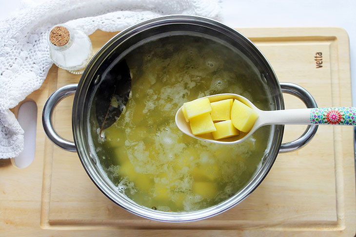 Щи з молодої капусти – ніжний смак та найтонший аромат