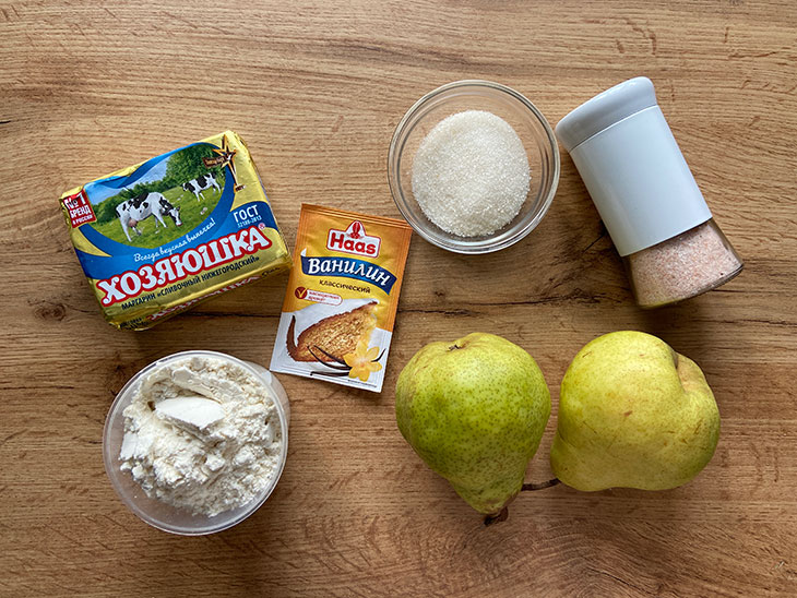 Насипний пиріг з грушами - смачний, ароматний та нескладний