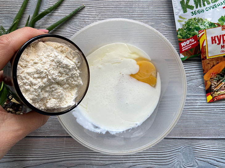 Пиріжки з цибулею та пекінською капустою - пишні та апетитні