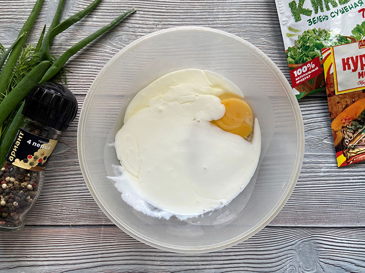 Пиріжки з цибулею та пекінською капустою - пишні та апетитні