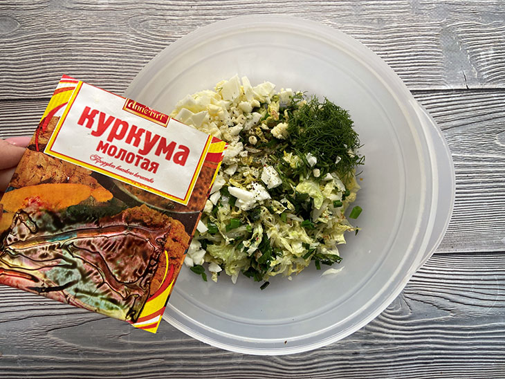 Пиріжки з цибулею та пекінською капустою - пишні та апетитні