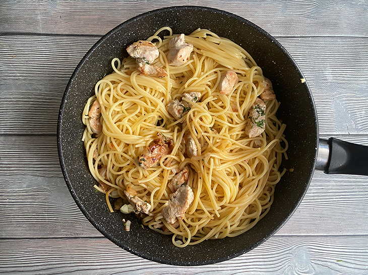 Спагетті з індичкою та сиром - швидко, просто та смачно