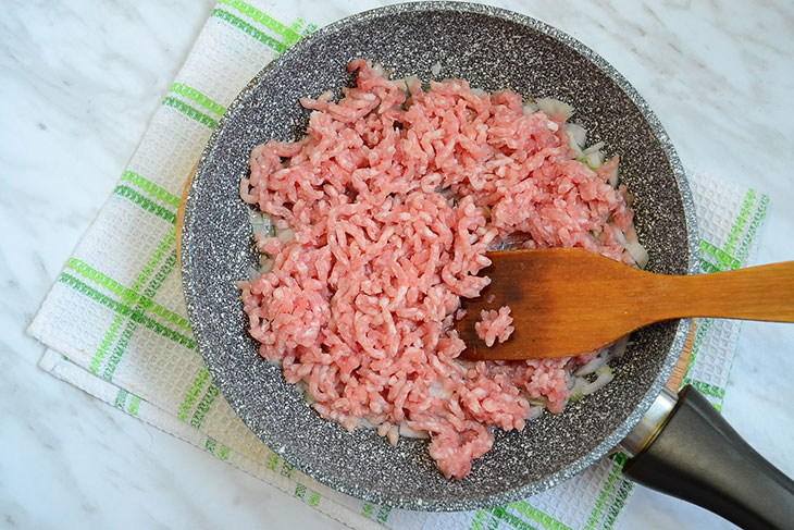 Макарони з фаршем та сиром у духовці - ситна та смачна страва