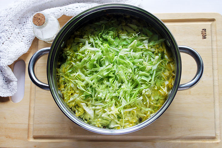 Щи з молодої капусти – ніжний смак та найтонший аромат