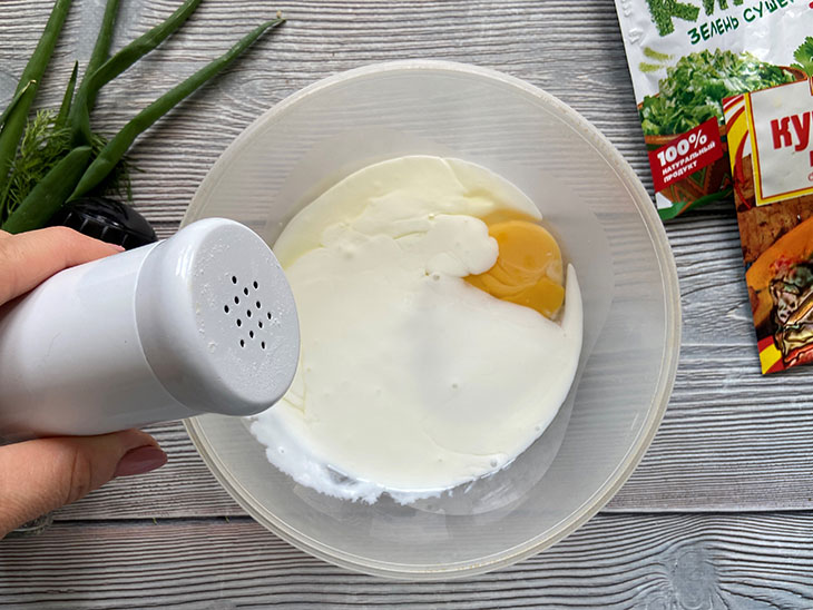 Пиріжки з цибулею та пекінською капустою - пишні та апетитні