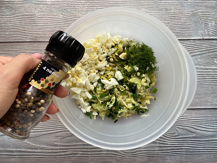 Пиріжки з цибулею та пекінською капустою - пишні та апетитні