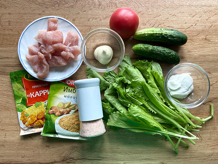 Салат з індички із заправкою каррі - яскравий та оригінальний