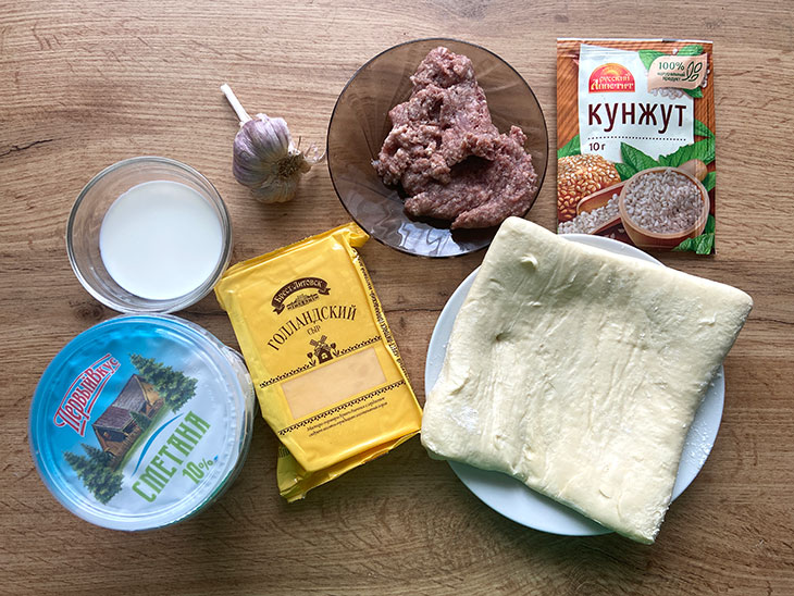 Листкові палички з фаршем та сиром - швидко, смачно та оригінально