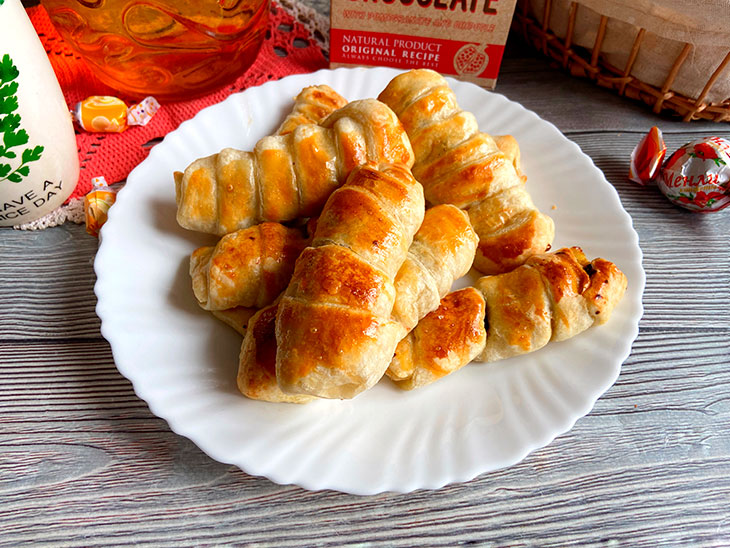 Банани з шоколадом у листковому тесті - смачна випічка на швидку руку