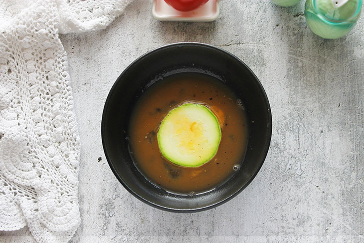 Закуска з кабачків з помідорами - соковита, смачна та пікантна