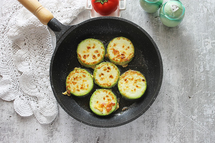 Закуска з кабачків з помідорами - соковита, смачна та пікантна