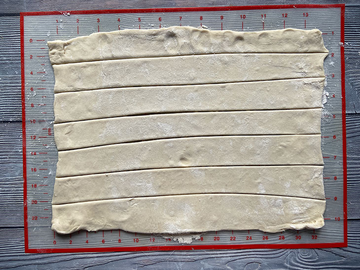 Банани з шоколадом у листковому тесті - смачна випічка на швидку руку