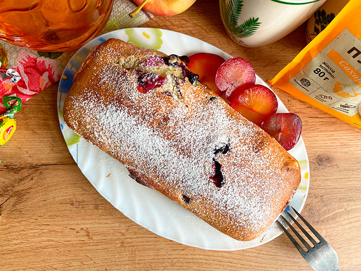 Кекс на сметані з чорною смородиною - корисна та смачна випічка