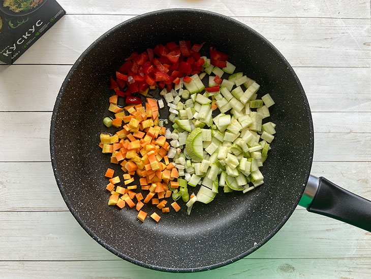 Кускус з овочами та соєвим соусом - смачно, корисно та оригінально