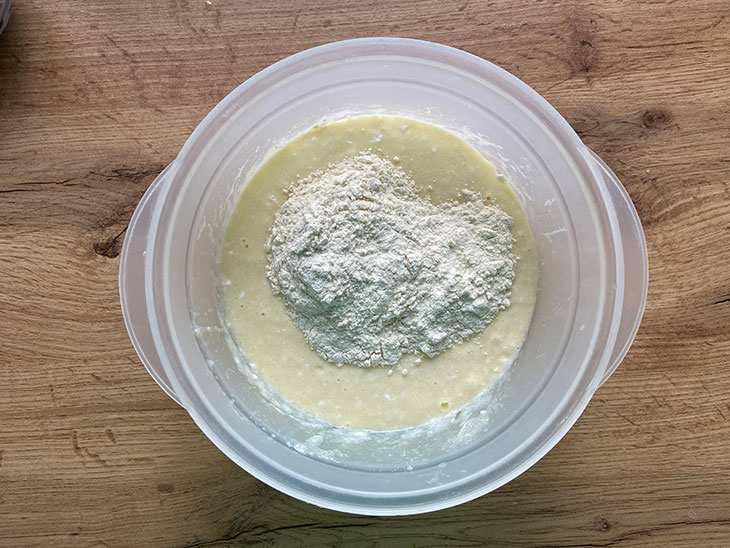 Кекс на сметані з чорною смородиною - корисна та смачна випічка