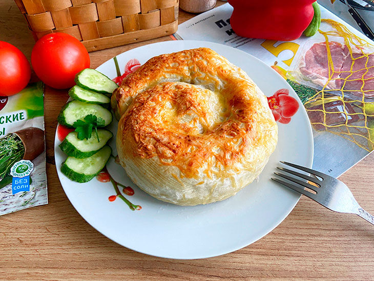 Великий пельмень у вигляді рулету - проста та оригінальна страва