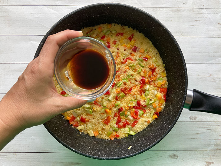 Кускус з овочами та соєвим соусом - смачно, корисно та оригінально