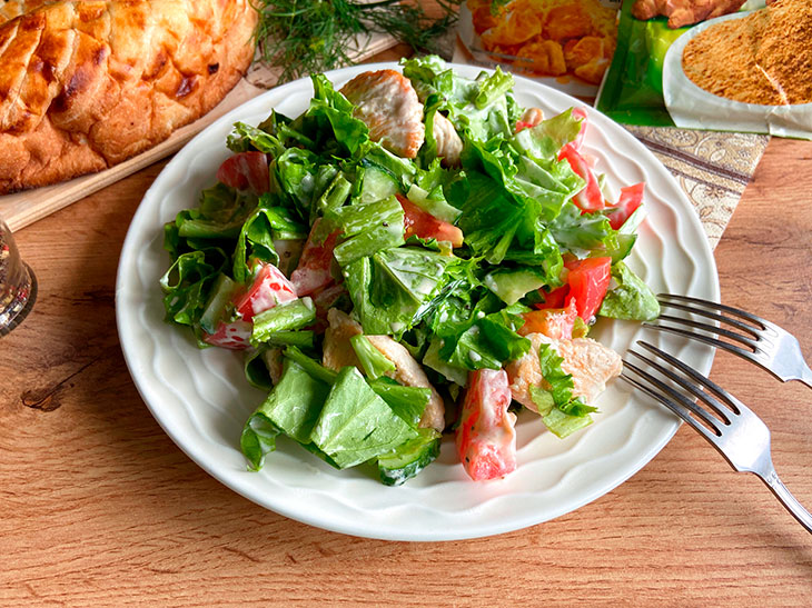 Салат з індички із заправкою каррі - яскравий та оригінальний