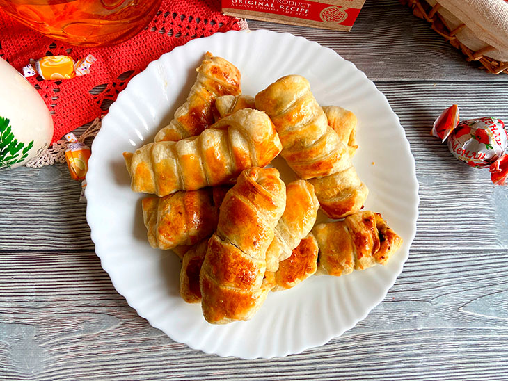 Банани з шоколадом у листковому тесті - смачна випічка на швидку руку