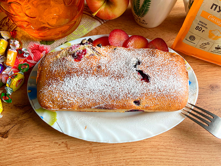 Кекс на сметані з чорною смородиною - корисна та смачна випічка