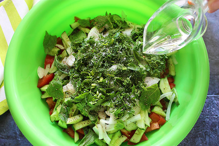 Овочевий салат з сиром та беконом - оригінальний та вишуканий