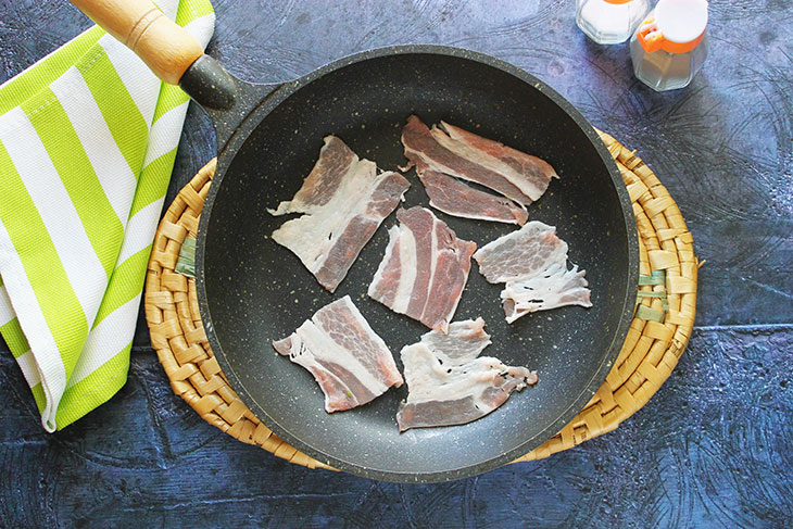 Овочевий салат з сиром та беконом - оригінальний та вишуканий